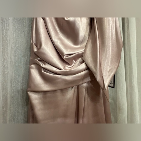 Eliza J Champagne Satin Gown with Bow Accent Size 4 NWT - Picture 7 of 9